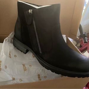 Earth brand Vintage leather boots sz 12M Brand new never been worn or tried on